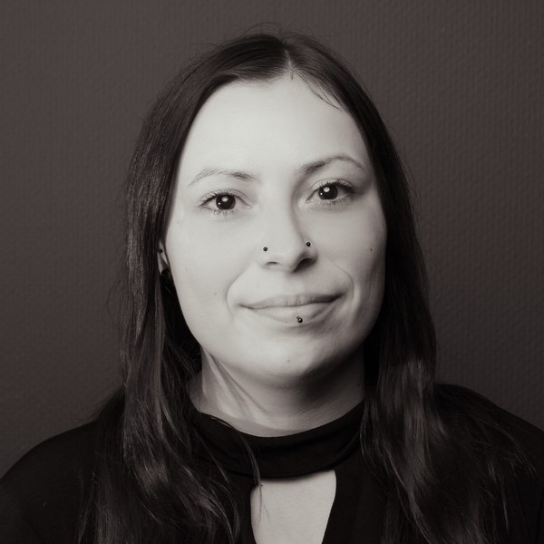 Portrait von Joline Erdt, Auszubildende (3. Lehrjahr) bei Bestattungen Fritz