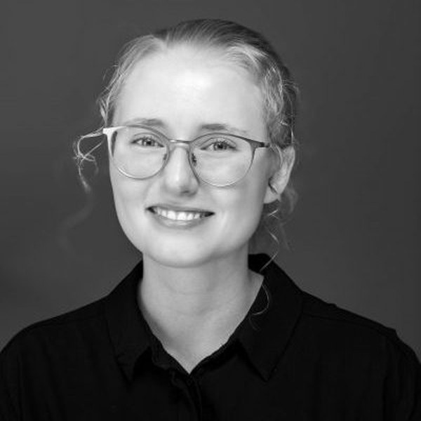 Portrait von Viktoria Loyns, Auszubildende (2. Lehrjahr) bei Bestattungen Fritz